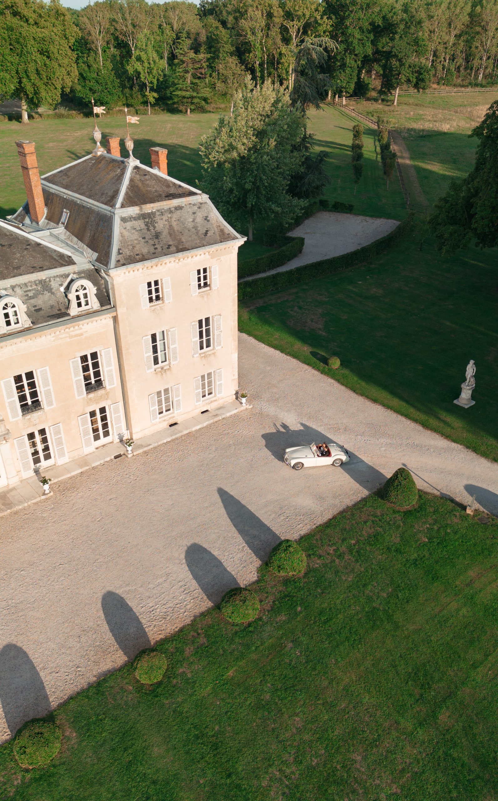 Cinematic wedding photography in Spain for modern couples who value art and high-end storytelling.